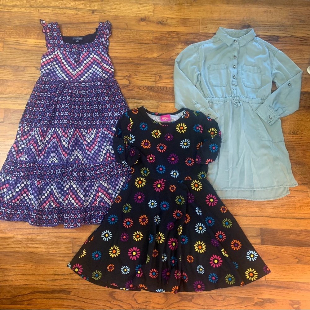 Little Girls Dress Bundle
Trolls Black w/ Flowers
Old Navy Green
Pumpkin Patch
